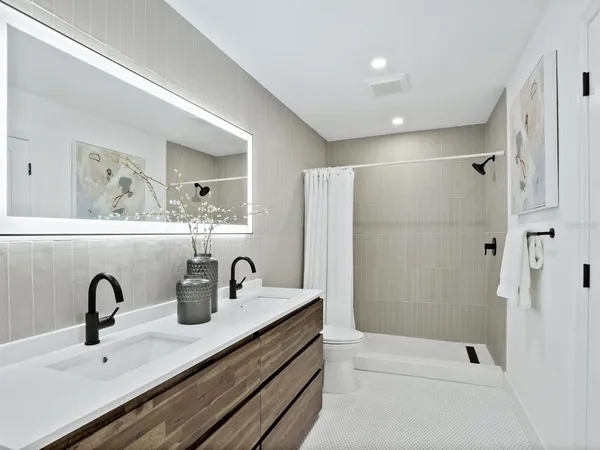 $1,575,000 | 749 Tropical Circle, Sarasota, FL 34242