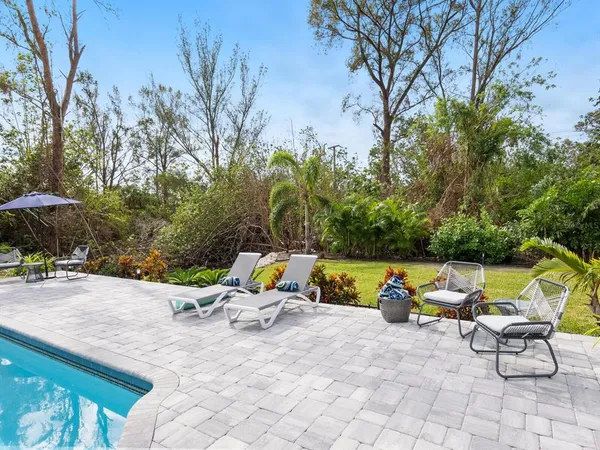 $1,575,000 | 749 Tropical Circle, Sarasota, FL 34242