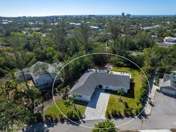 $1,575,000 | 749 Tropical Circle, Sarasota, FL 34242