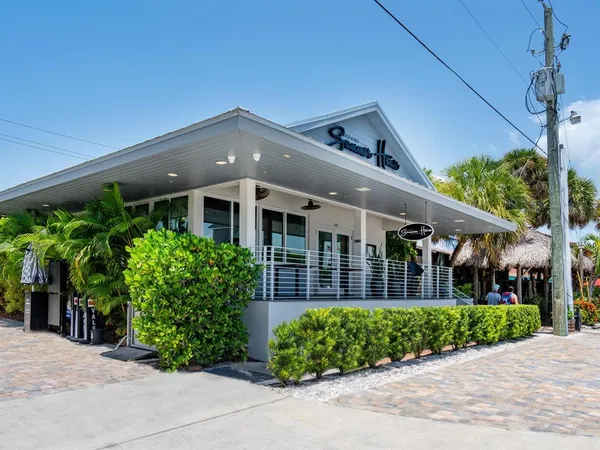 $1,575,000 | 749 Tropical Circle, Sarasota, FL 34242