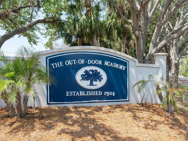 $1,575,000 | 749 Tropical Circle, Sarasota, FL 34242