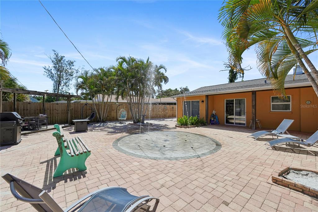 8479 Pinewood Road Sarasota, FL 34243 - Photo 2 of 28 Gallery Image 2