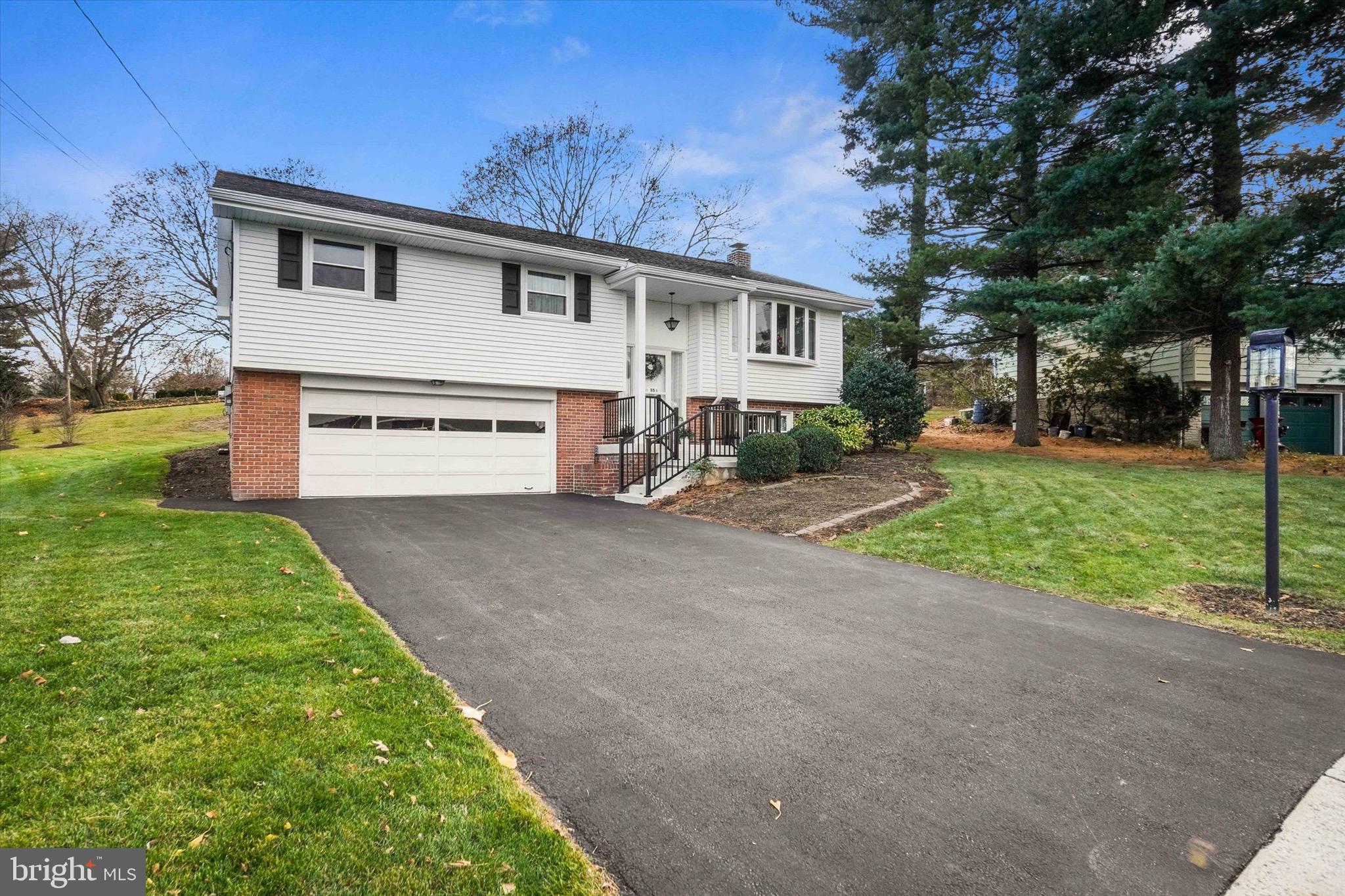 35 Wolf Road Akron, PA 17501 - Photo 3 of 32