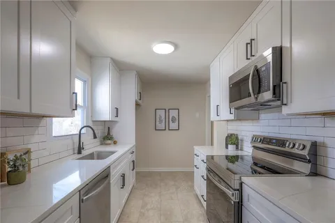 $350,000 | 7115 Outlook Street, Overland Park, KS 66204