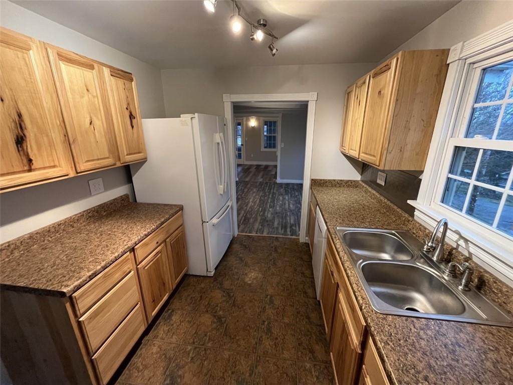 1033 Monaca Road Monaca, PA 15061 - Photo 5 of 18 Gallery Image 5