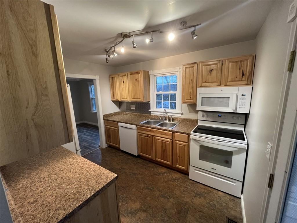 1033 Monaca Road Monaca, PA 15061 - Photo 6 of 18 Gallery Image 6