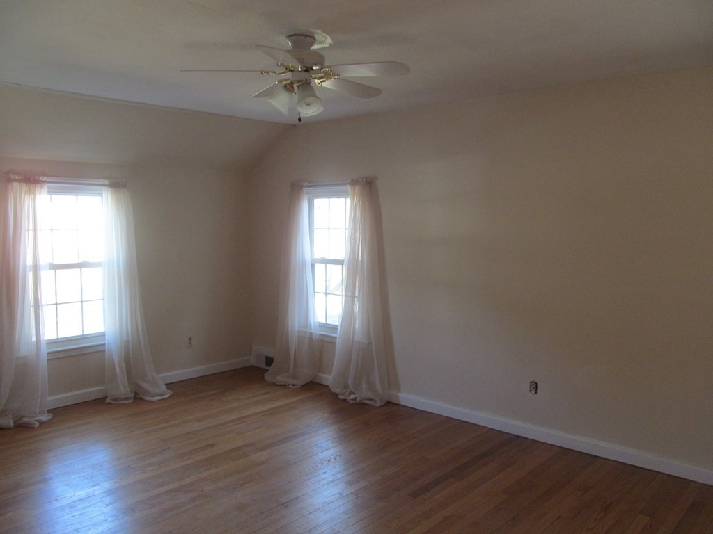 61 Oak Hollow Road Springfield, MA 01128 - Photo 11 of 18