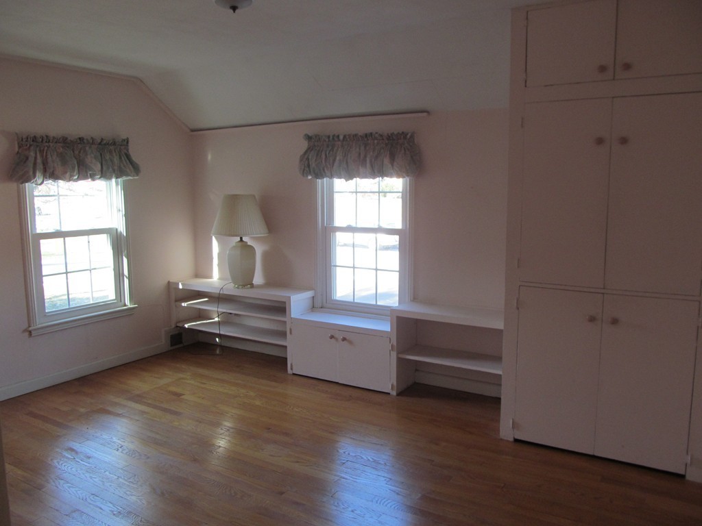 61 Oak Hollow Road Springfield, MA 01128 - Photo 13 of 18