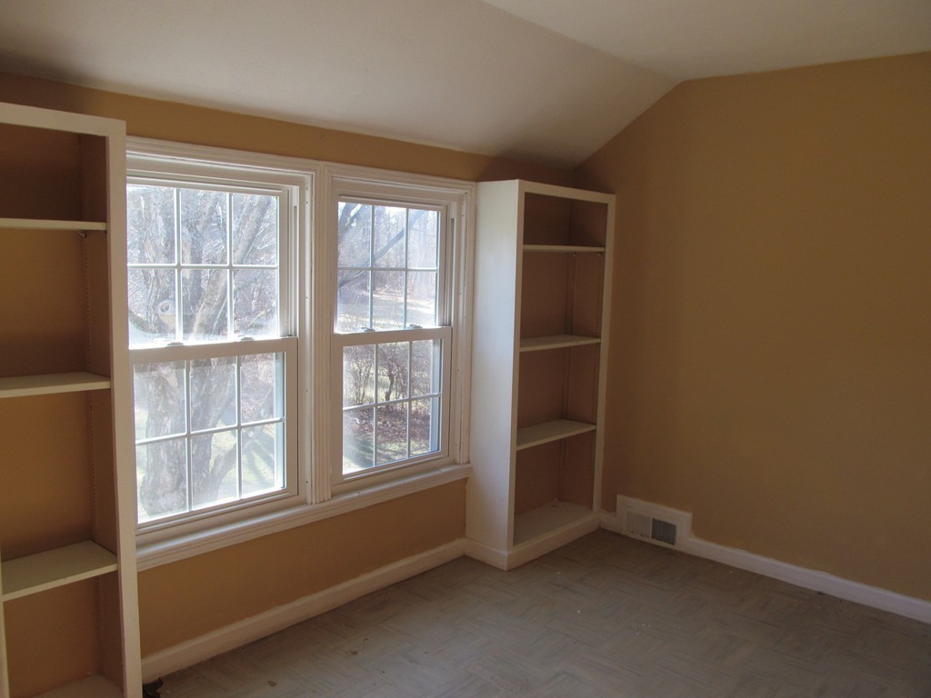 61 Oak Hollow Road Springfield, MA 01128 - Photo 14 of 18