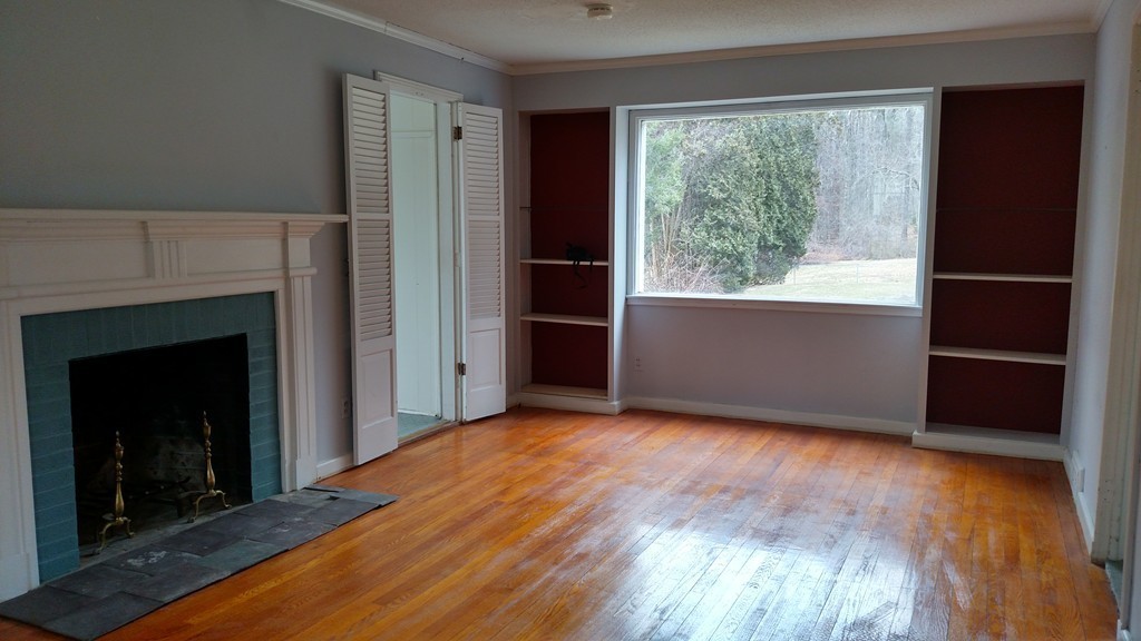 61 Oak Hollow Road Springfield, MA 01128 - Photo 5 of 18