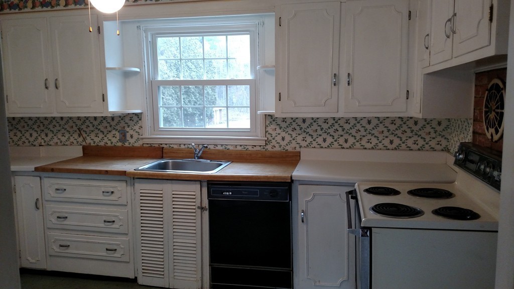 61 Oak Hollow Road Springfield, MA 01128 - Photo 8 of 18
