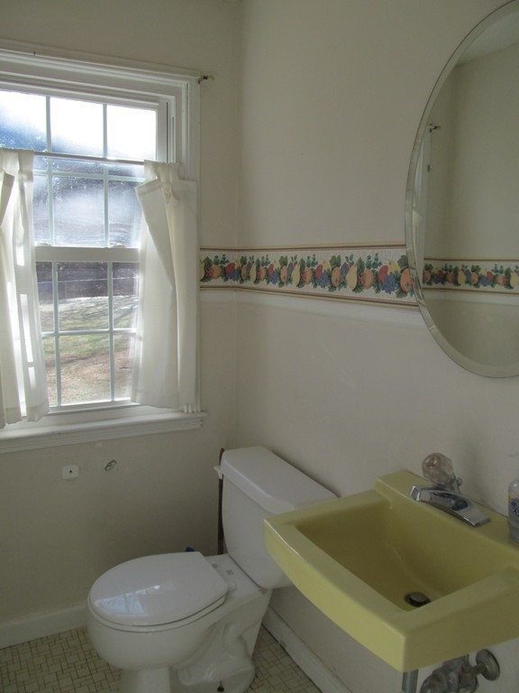 61 Oak Hollow Road Springfield, MA 01128 - Photo 10 of 18