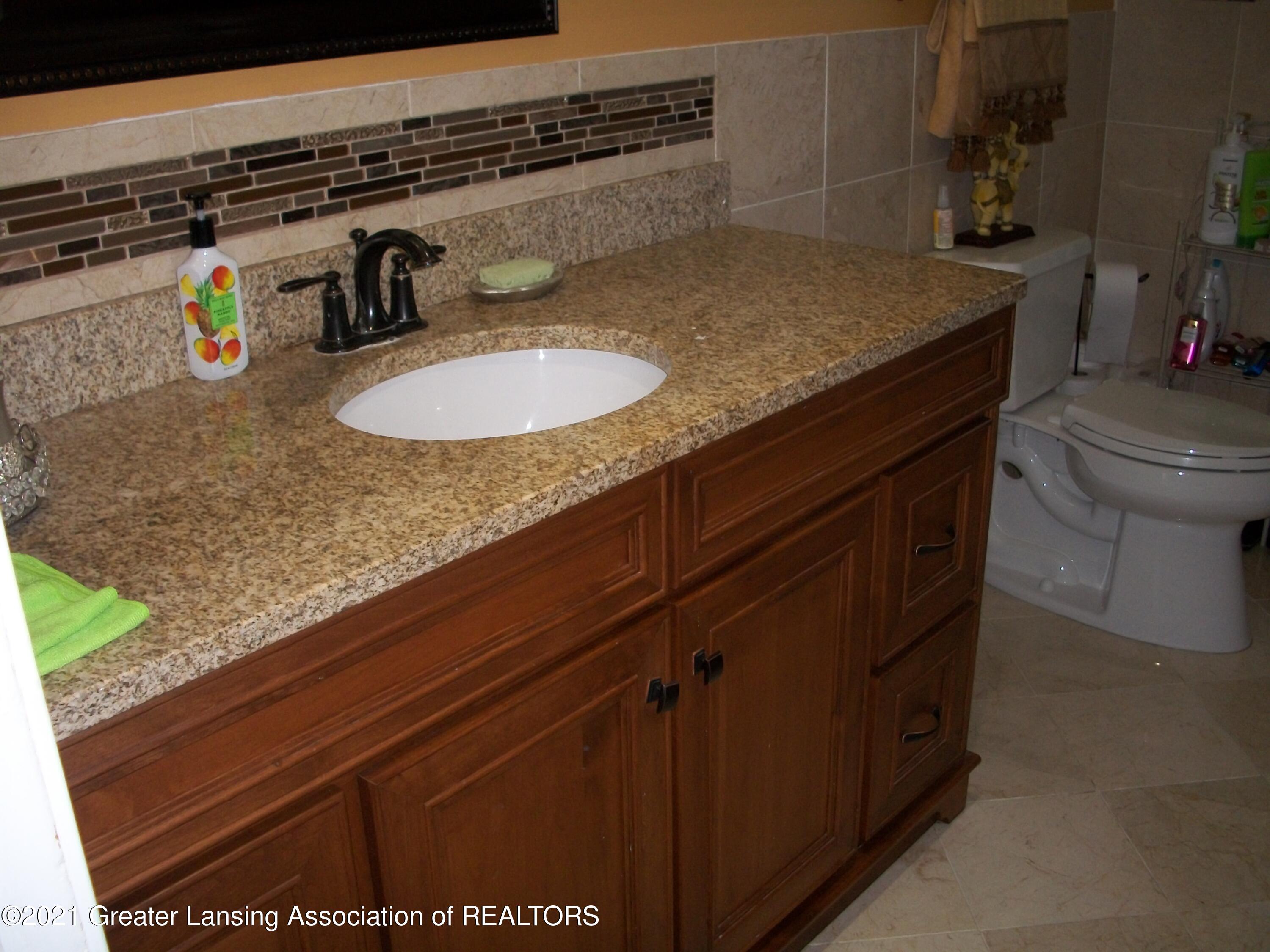 1338 Maycroft Road Lansing, MI 48917 - Photo 26 of 35 100_4800