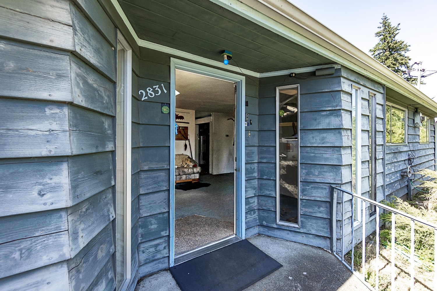 2831 Russet Road Brier, WA 98036 - Photo 3 of 28 Gallery Image 3