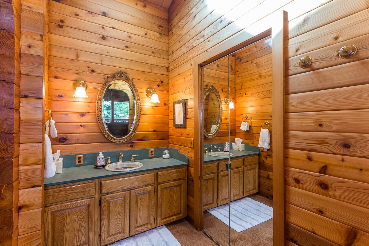 8104 South Regal Road Spokane, WA 99223 - Photo 19 of 48