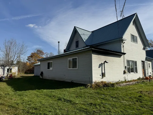 $95,000 | 15 Blaine Avenue, Guilford, ME 04443