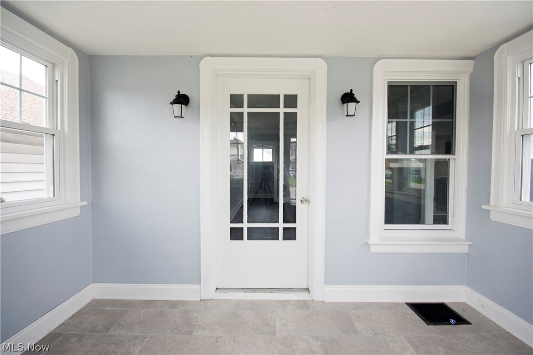 6502 Snow Road Parma, OH 44129 - Photo 2 of 28