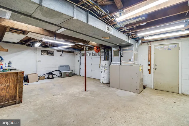 a view of a garage room