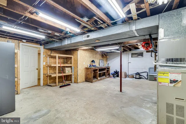 a view of a garage with wooden roof