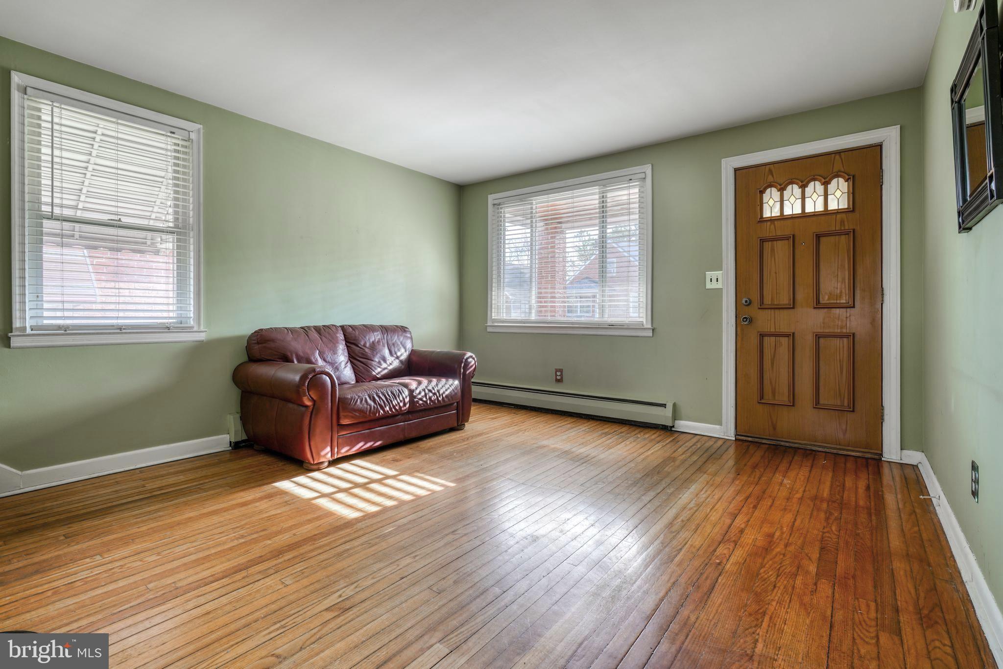 7826 Highpoint Road Parkville, MD 21234 - Photo 4 of 22 Living Room