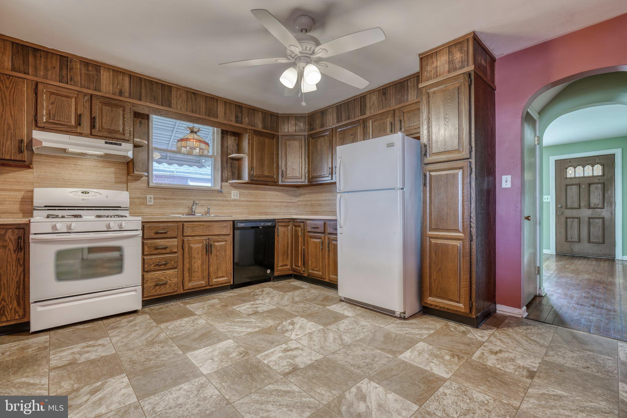 7826 Highpoint Road Parkville, MD 21234 - Photo 7 of 22 Kitchen
