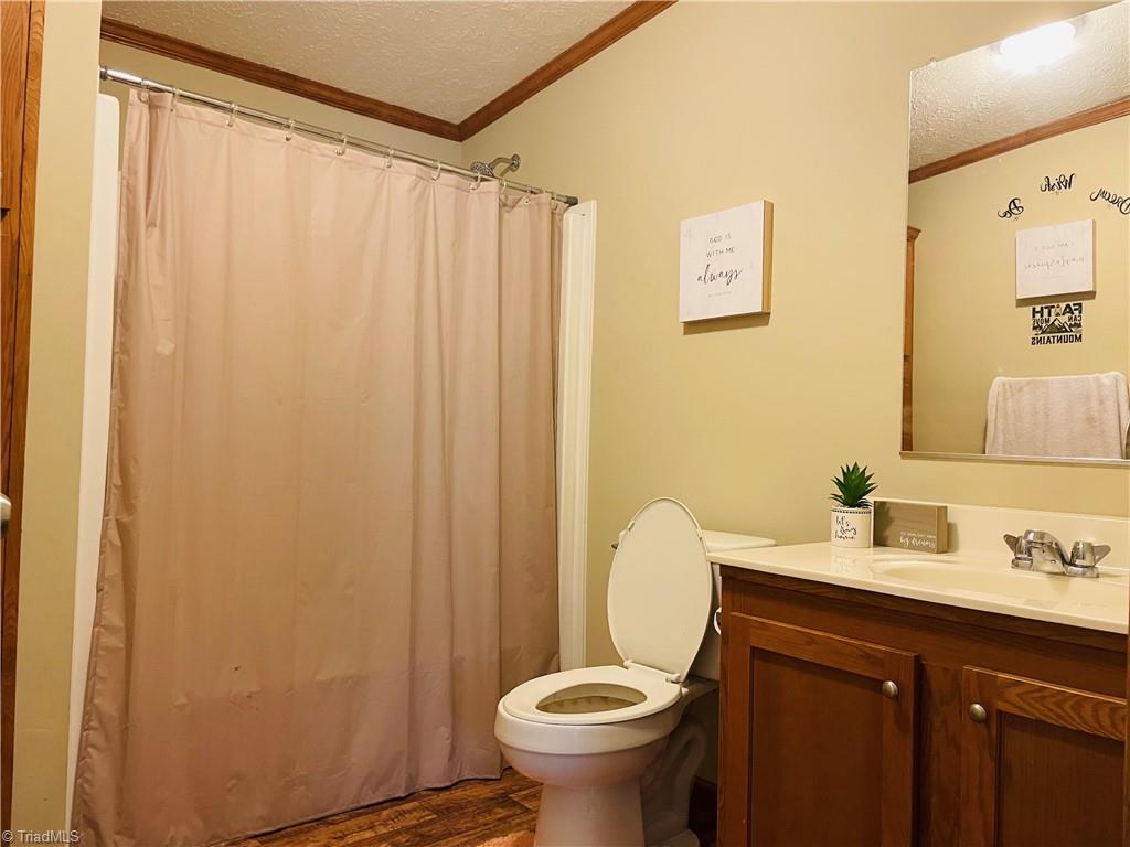 3663 Ruby Road Winston-Salem, NC 27106 - Photo 12 of 16 Bathroom 2