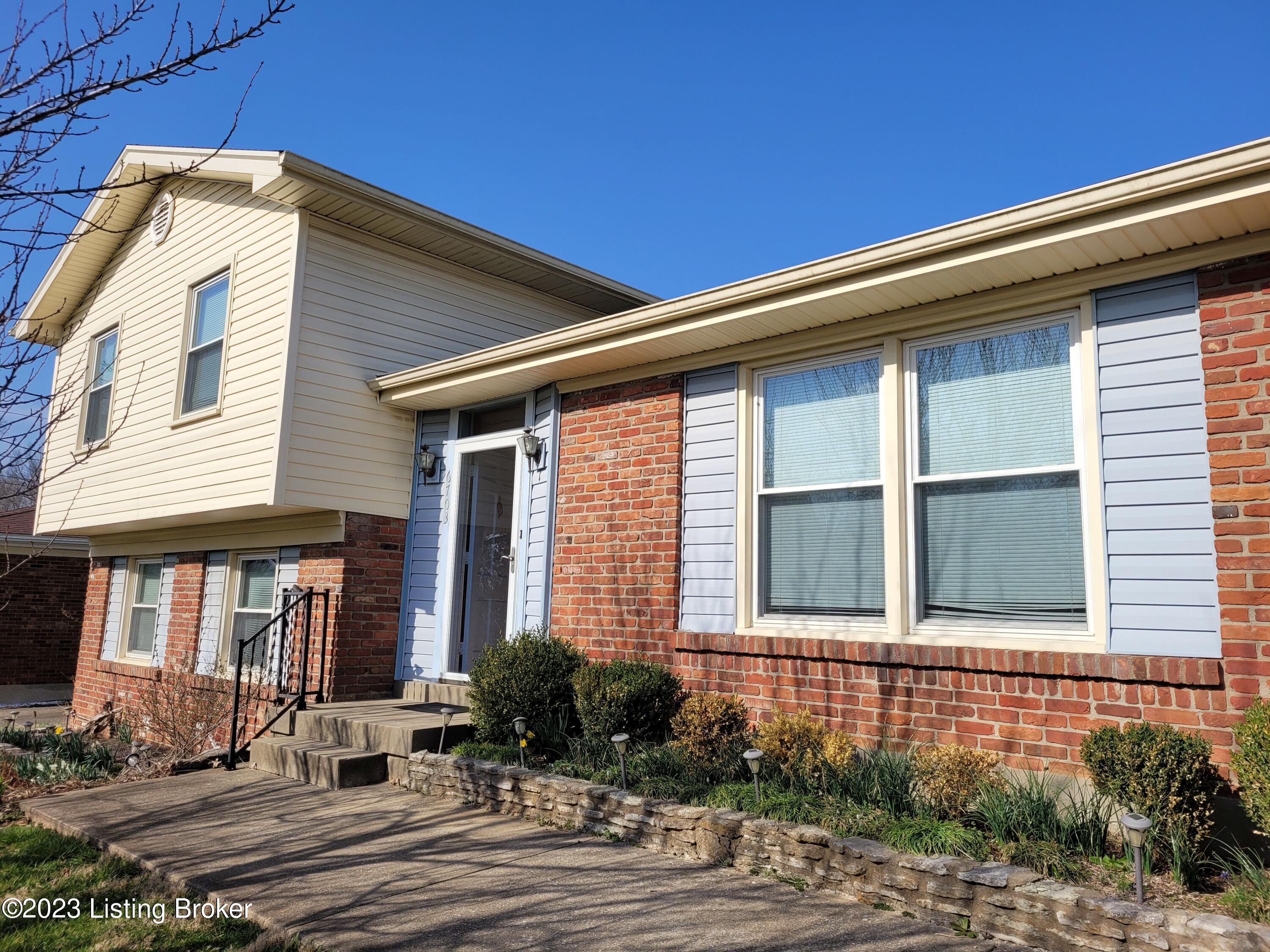 6703 Watch Hill Road Louisville, KY 40228 - Photo 1 of 23 Front view