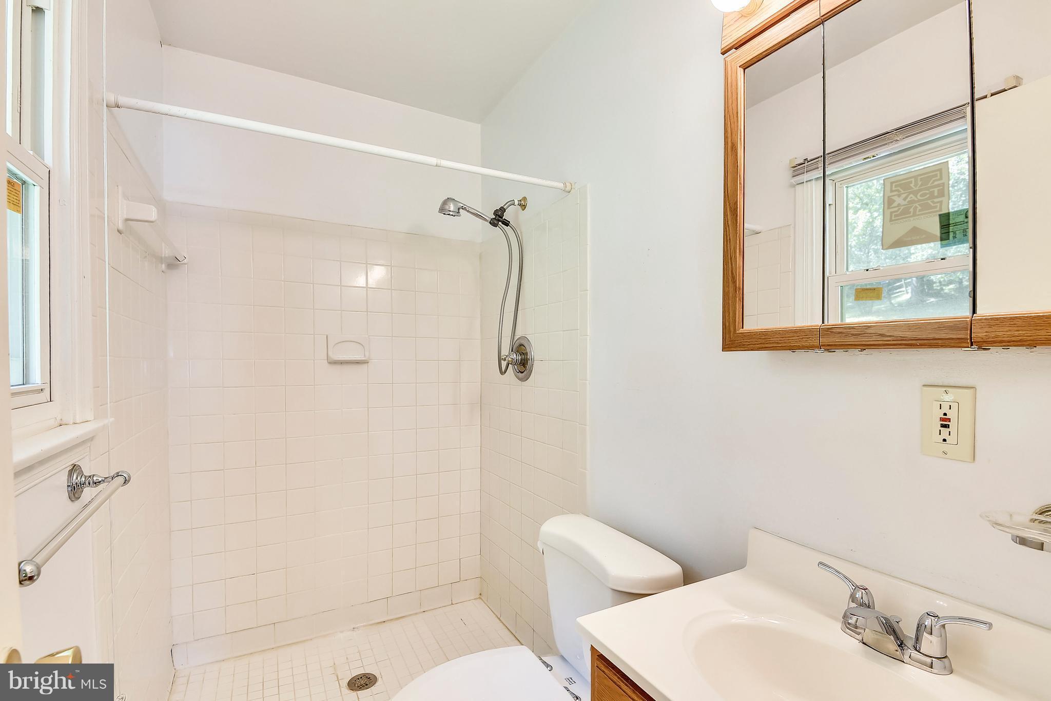 23941 Stringtown Road Clarksburg, MD 20871 - Photo 14 of 30 Bath (Master)