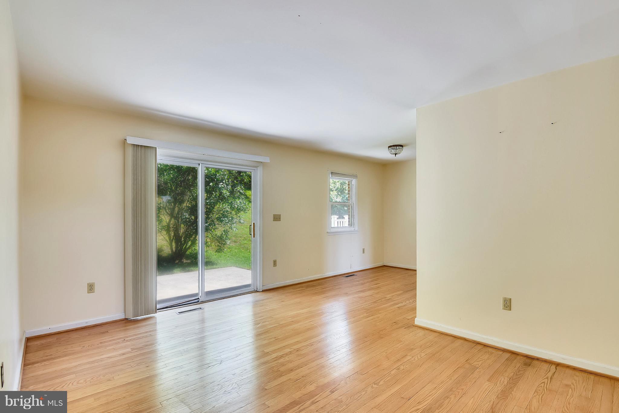 23941 Stringtown Road Clarksburg, MD 20871 - Photo 10 of 30 Living Room
