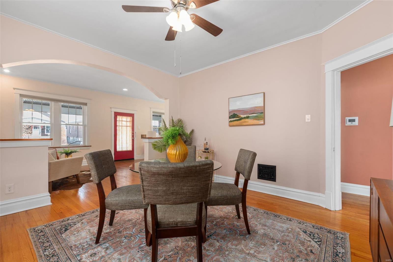 5436 Rosa Avenue St. Louis, MO 63109 - Photo 8 of 31 Gallery Image 8
