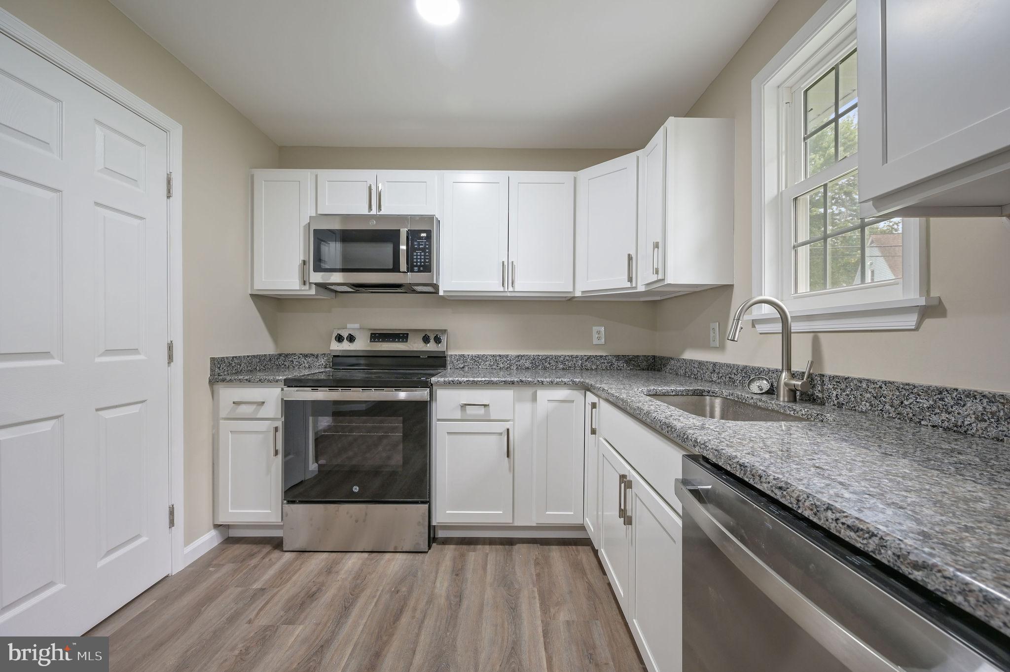 127 Saxton Road Dover, DE 19901 - Photo 11 of 28 New stove and microwave