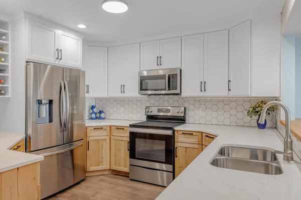 $629,900 | 943 West Savidge Street, Spring Lake, MI 49456