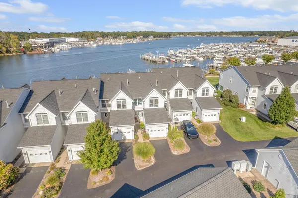 $629,900 | 943 West Savidge Street, Spring Lake, MI 49456