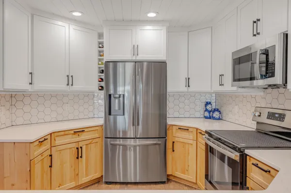 $629,900 | 943 West Savidge Street, Spring Lake, MI 49456