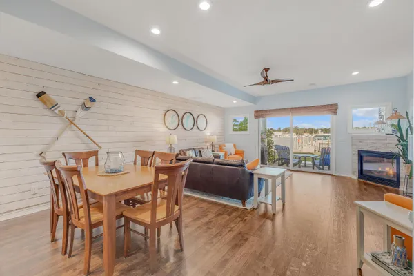 $629,900 | 943 West Savidge Street, Spring Lake, MI 49456