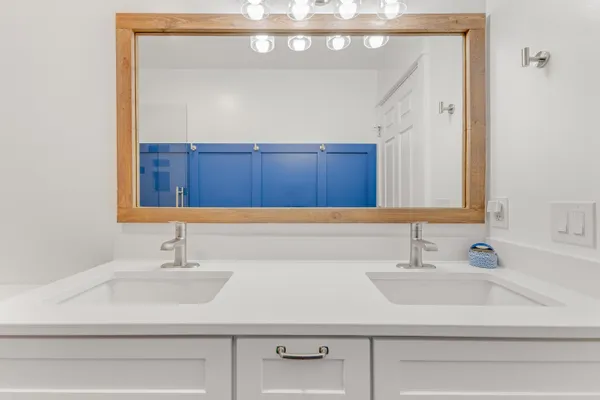 $629,900 | 943 West Savidge Street, Spring Lake, MI 49456