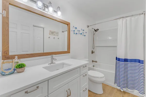 $629,900 | 943 West Savidge Street, Spring Lake, MI 49456