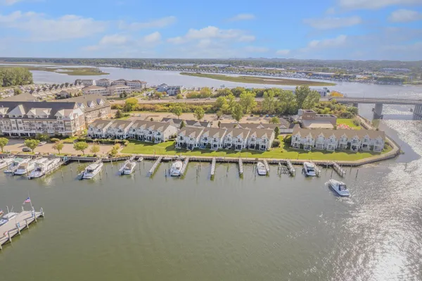 $629,900 | 943 West Savidge Street, Spring Lake, MI 49456