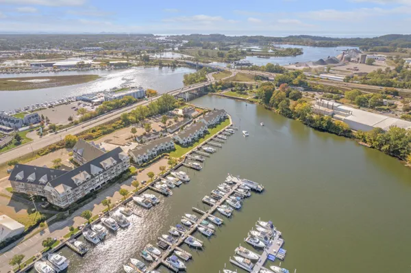 $629,900 | 943 West Savidge Street, Spring Lake, MI 49456