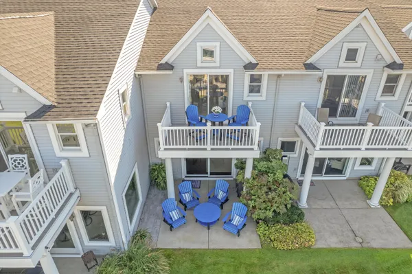 $629,900 | 943 West Savidge Street, Spring Lake, MI 49456