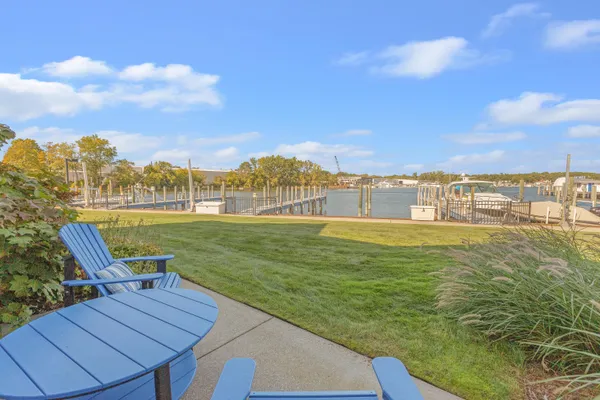 $629,900 | 943 West Savidge Street, Spring Lake, MI 49456