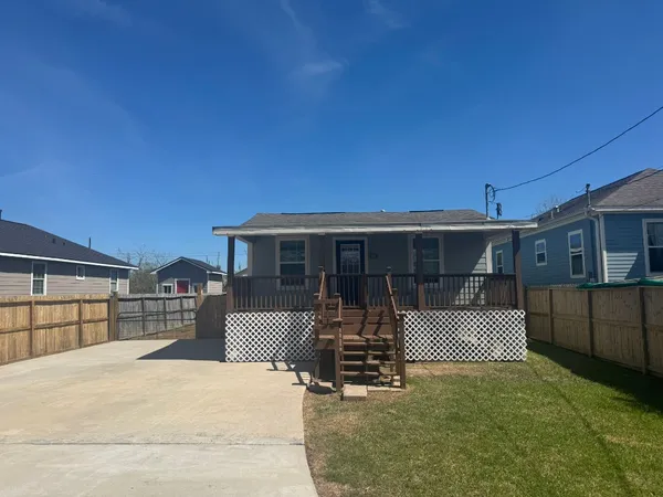 $229,900 | 735 10th Street, San Leon, TX 77539
