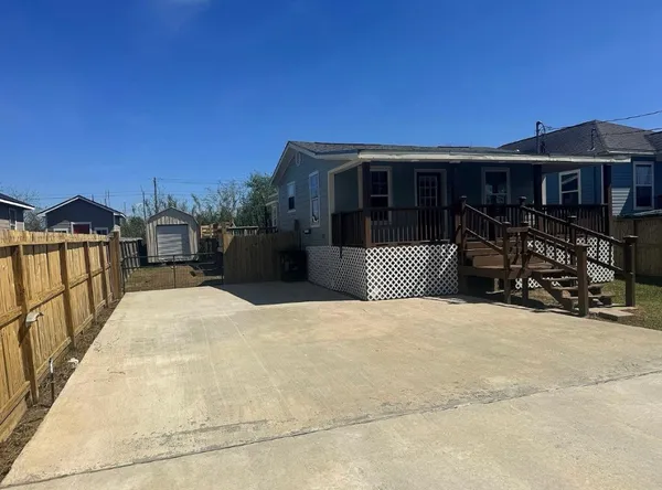 $229,900 | 735 10th Street, San Leon, TX 77539