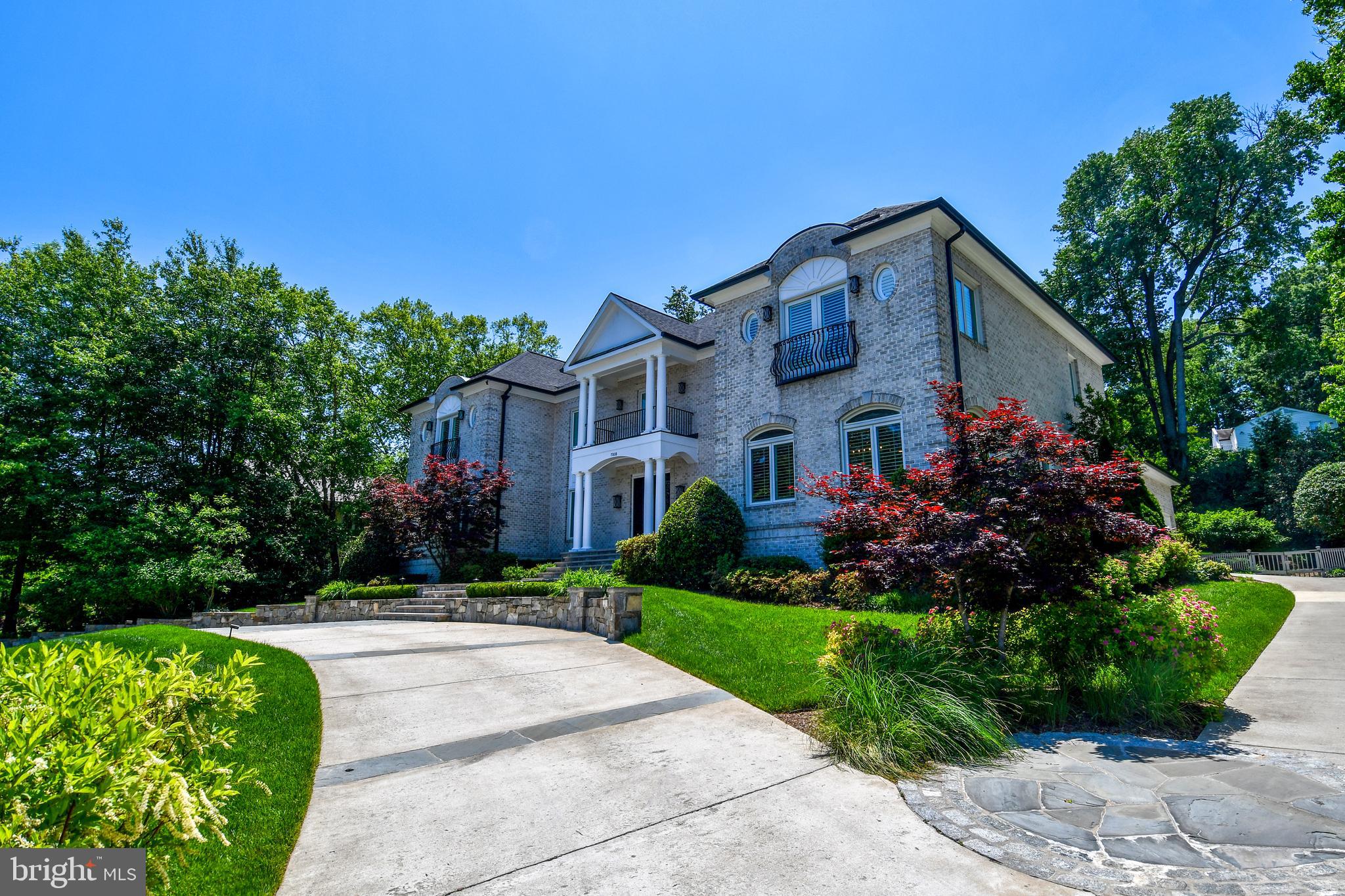 7808 Southdown Road Alexandria, VA 22308 - Photo 29 of 99 Circular driveway
