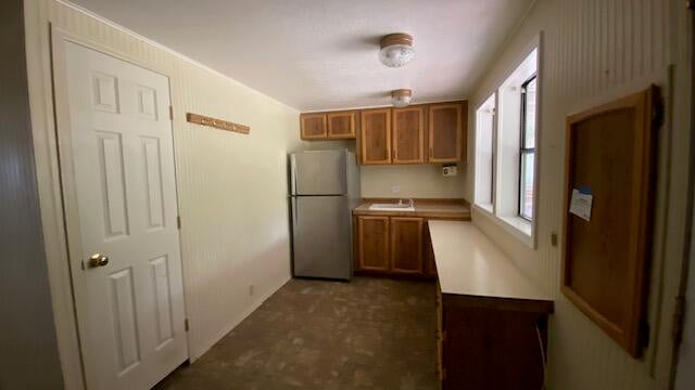 1740 Summit Loop Grants Pass, OR 97527 - Photo 15 of 39 HUGE UTILITY ROOM WITH SINK AND LOTS OF