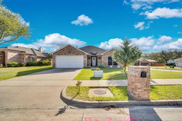 $329,000 | 702 Green Acres Lane, Midlothian, TX 76065