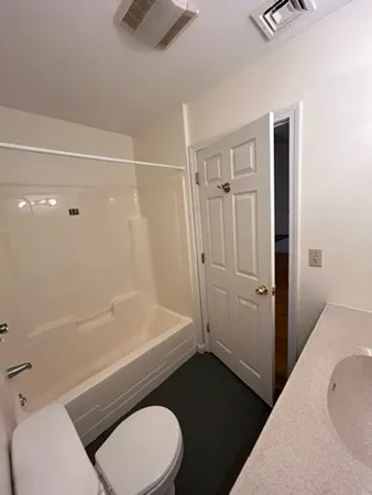 $1,400 | 23 Grove Spencer Ma, Unit 2L, Spencer, MA 01562