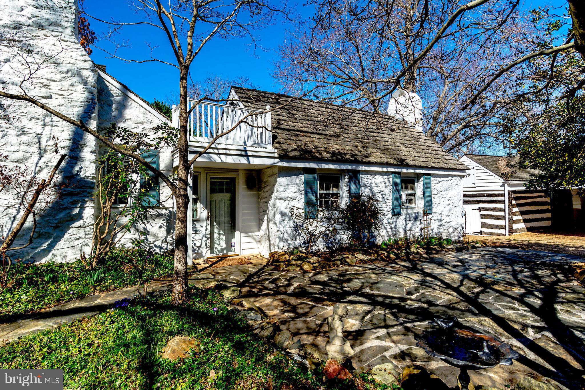 2806 Crenshaw Road Marshall, VA 20115 - Photo 1 of 30 a front view of a house with a garden