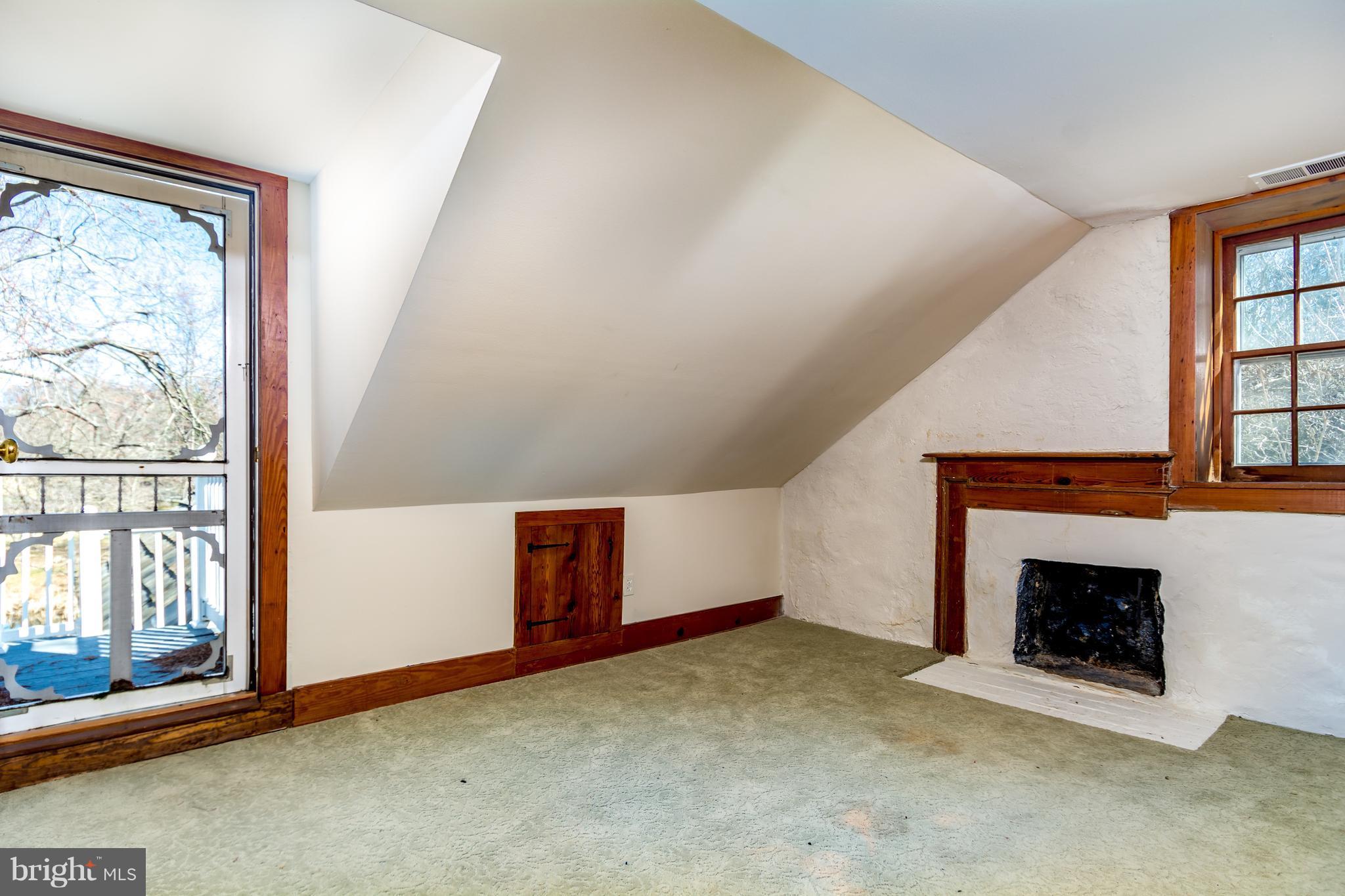 2806 Crenshaw Road Marshall, VA 20115 - Photo 15 of 30 an empty room with windows
