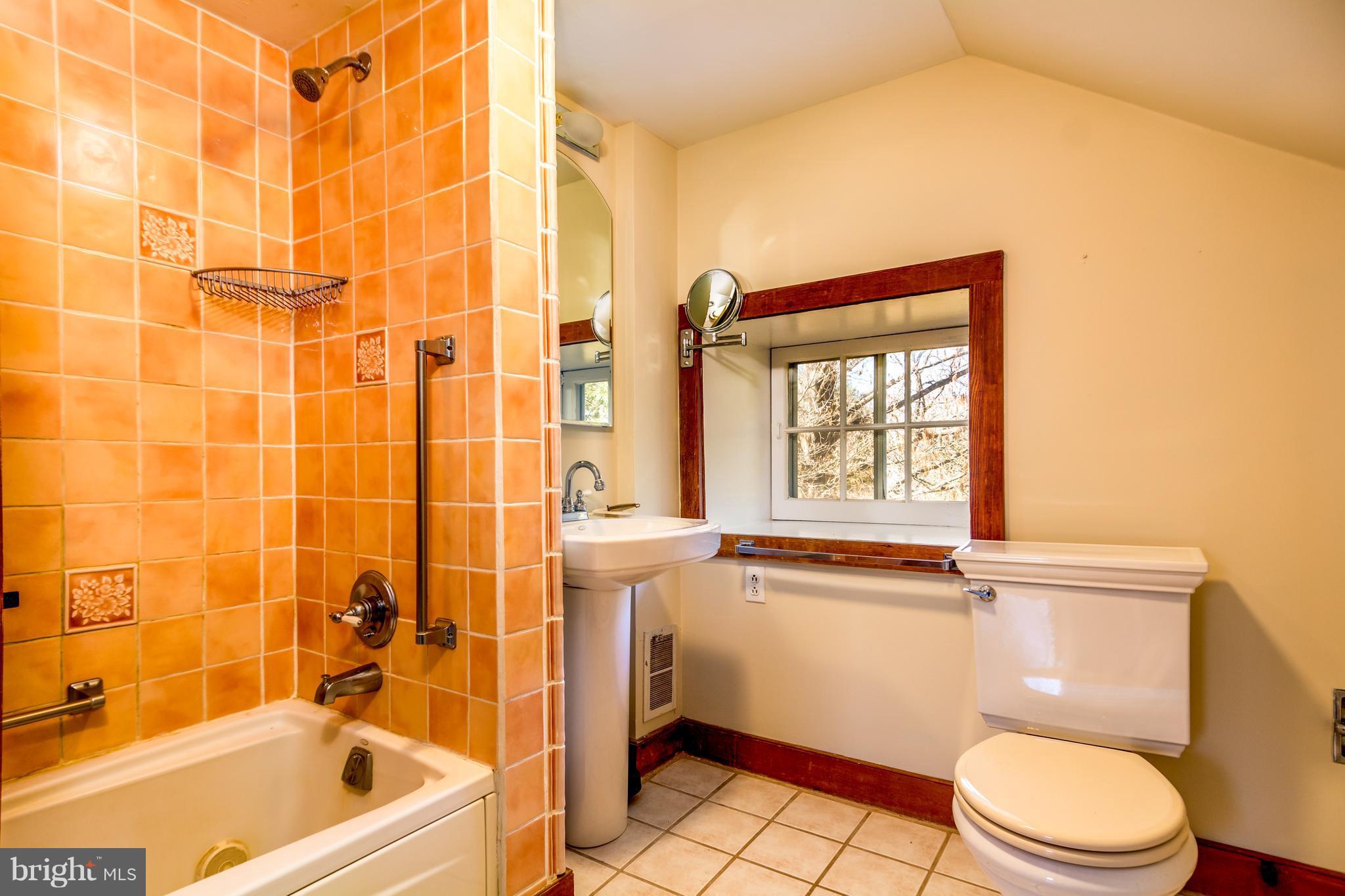 2806 Crenshaw Road Marshall, VA 20115 - Photo 16 of 30 a bathroom with a toilet a sink and a bathtub